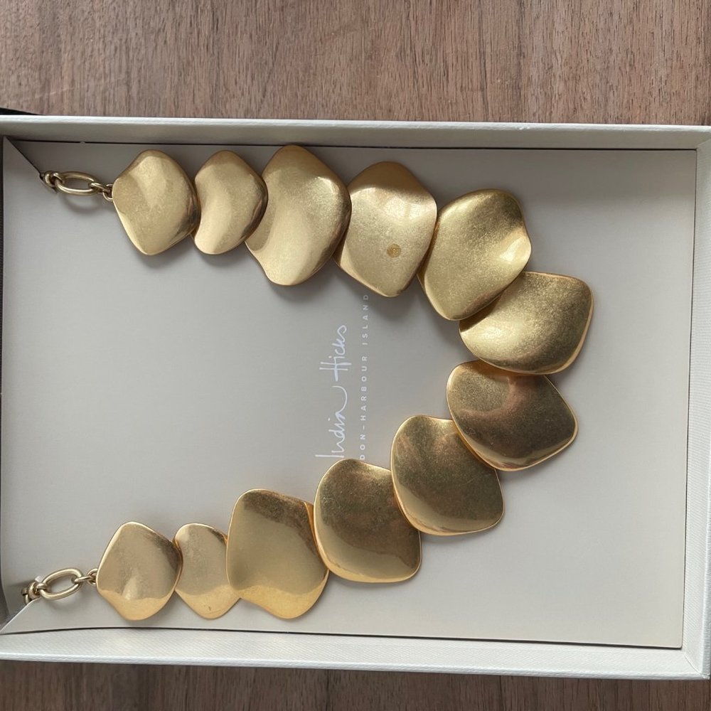 New in Box India Hicks Skimming Stone Choker, Bracelet and Earring Set